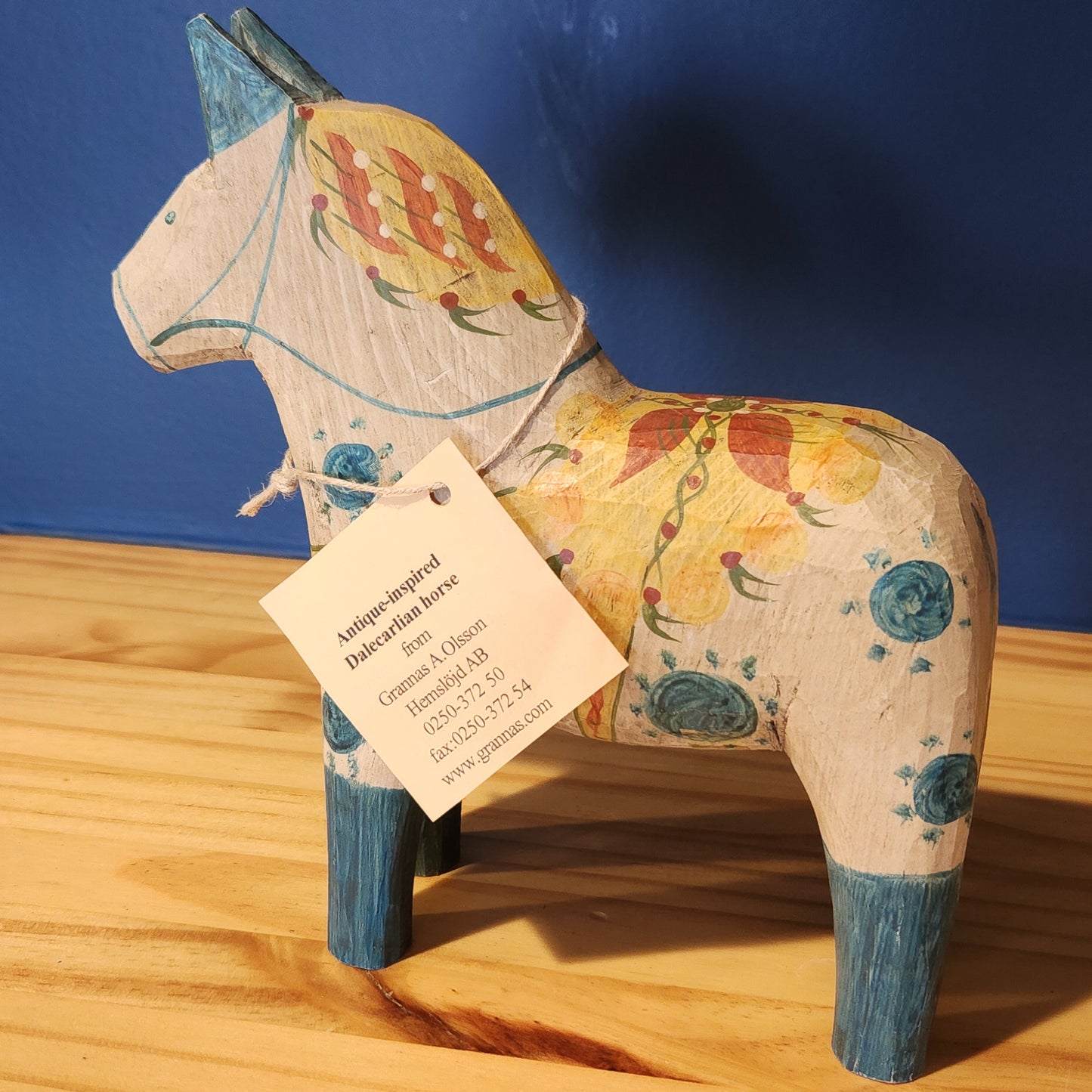 Dalahorse in White and Blue